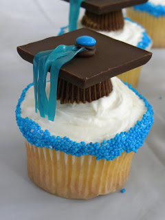 Pinterest graduation caps cupcake